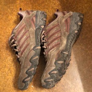 Women’s size six hiking shoes . Made by Sketchers 🌟